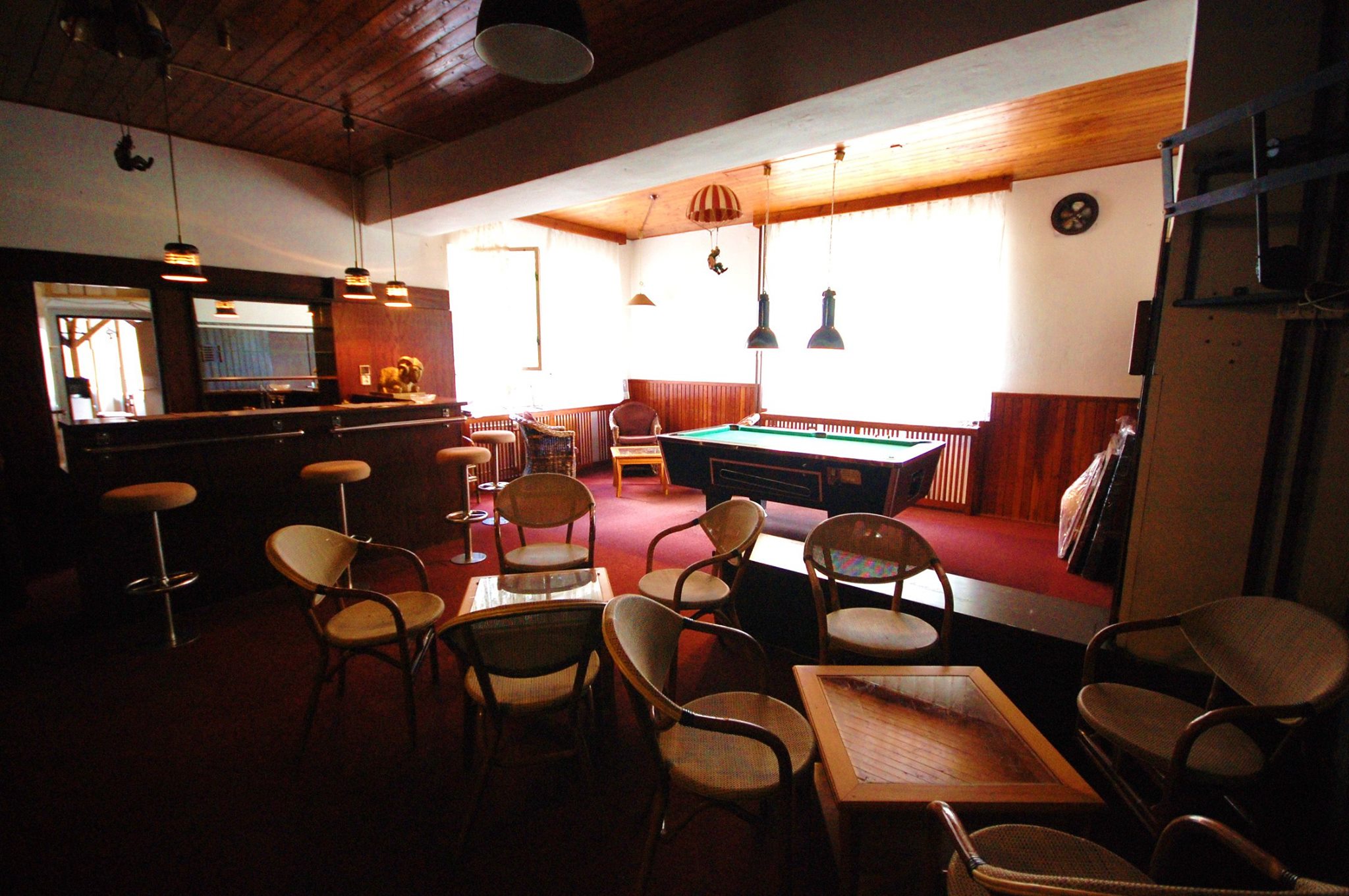 25012-image-bar.jpg