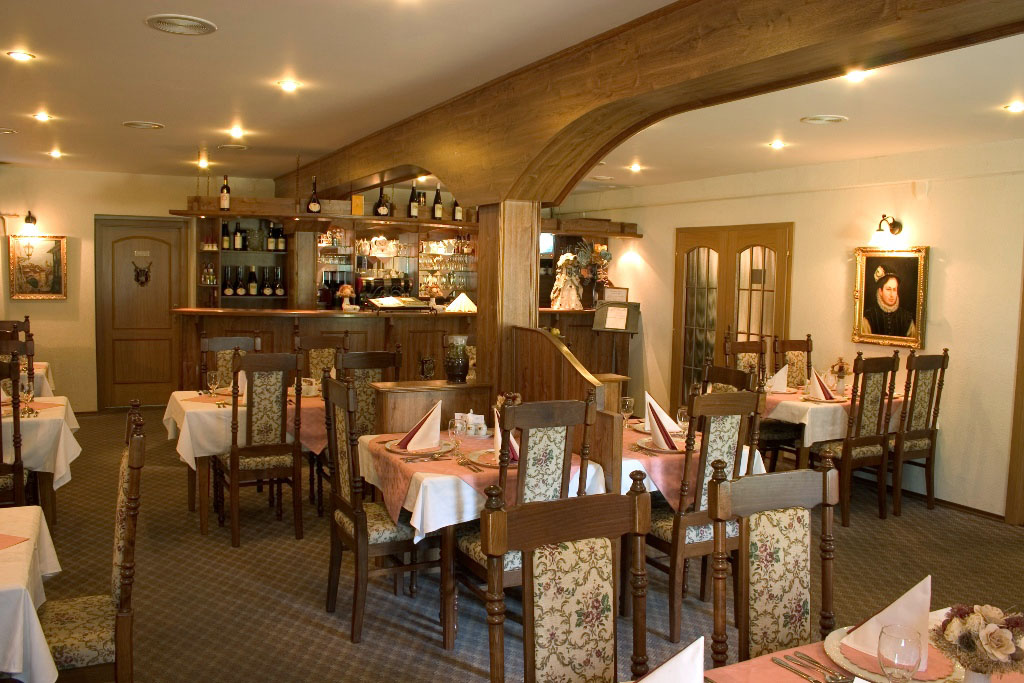 golemuv_restaurant_restaurace_interier_2jpg.jpg