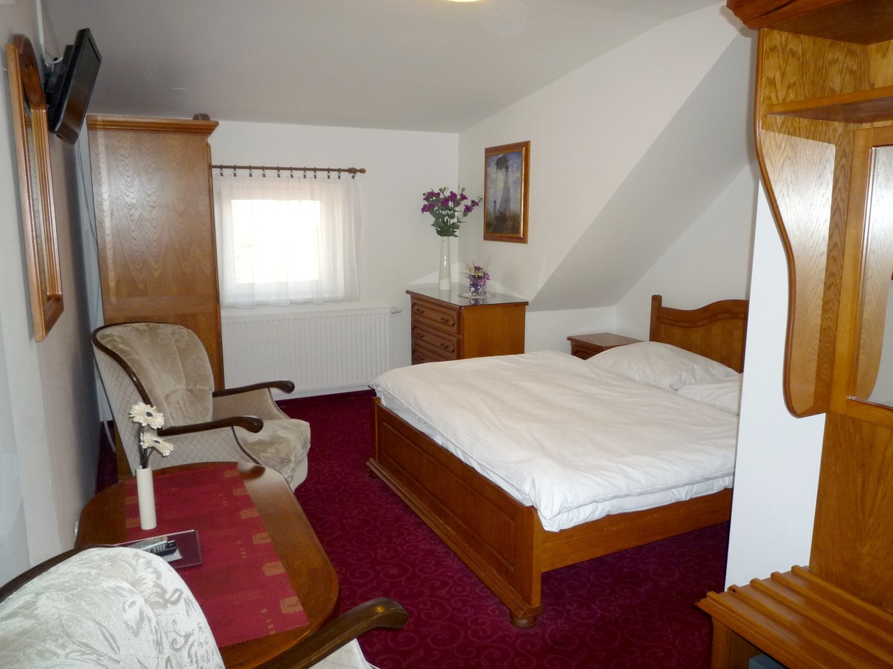 pokoj-goldengolemhotel-2013-apartma-sjpg.jpg