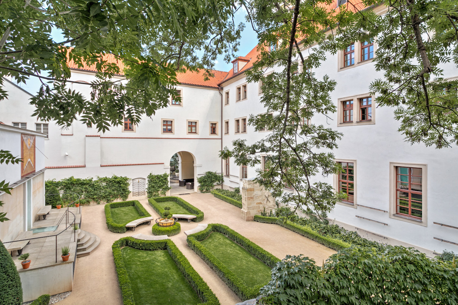 augustine-a-luxury-collection-hotel-praguejpg.jpg