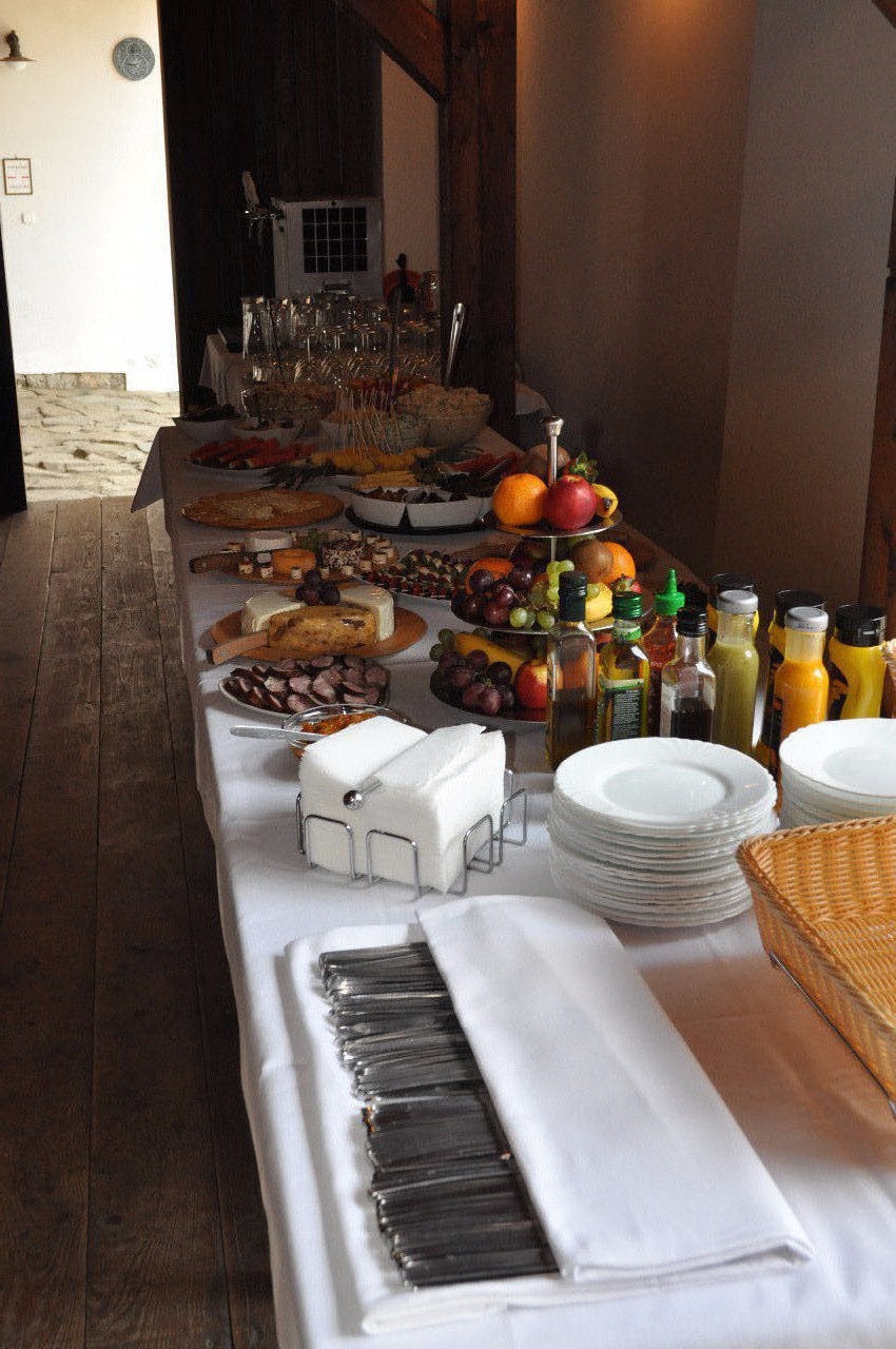 catering_na_svatbu_standa_hradecny_10jpg.jpg