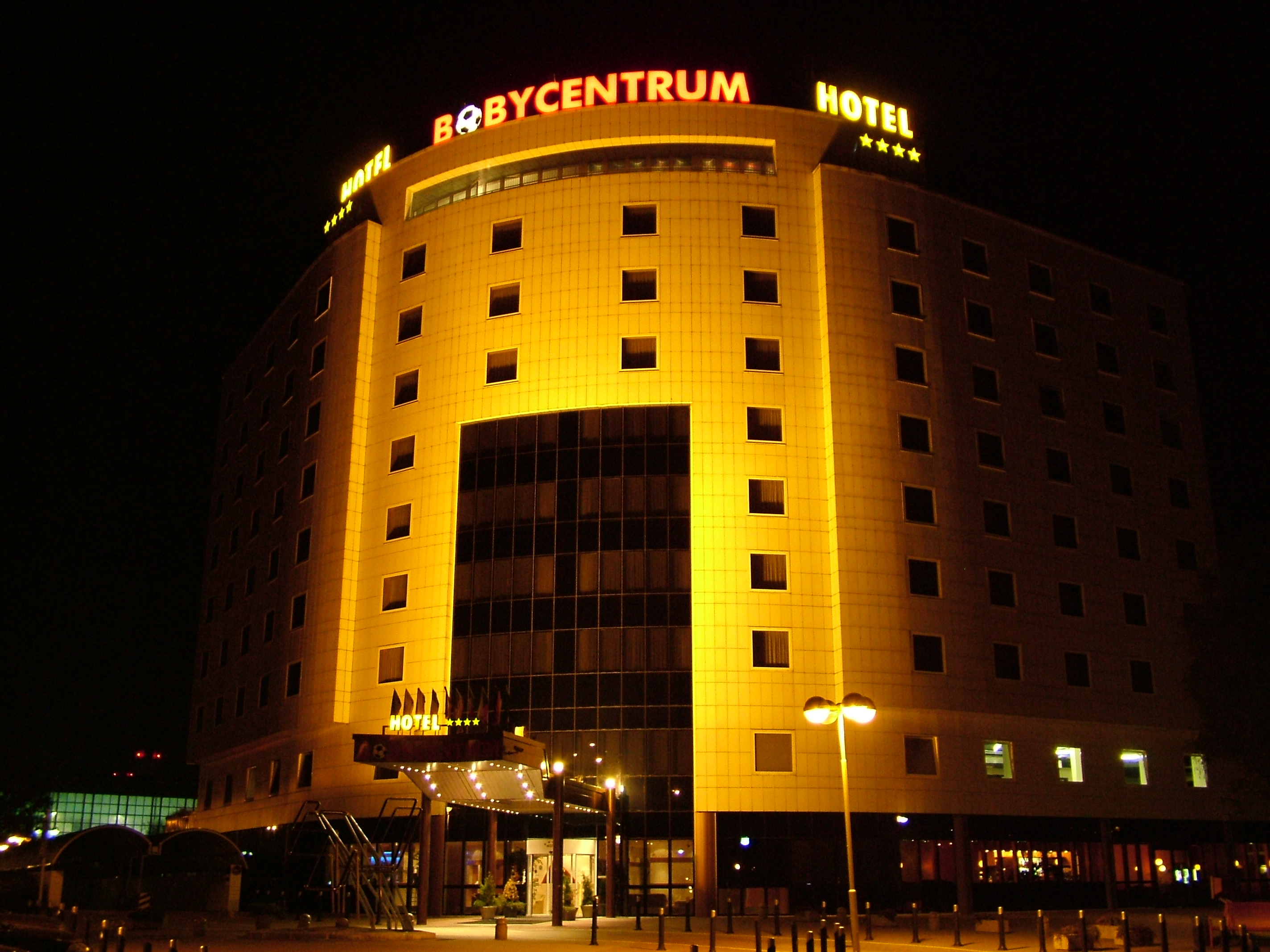 hotel_by-nightjpg.JPG