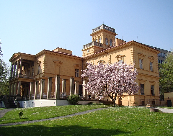 misto_na_konferenci_praha_6_vila_lannajpg.jpg