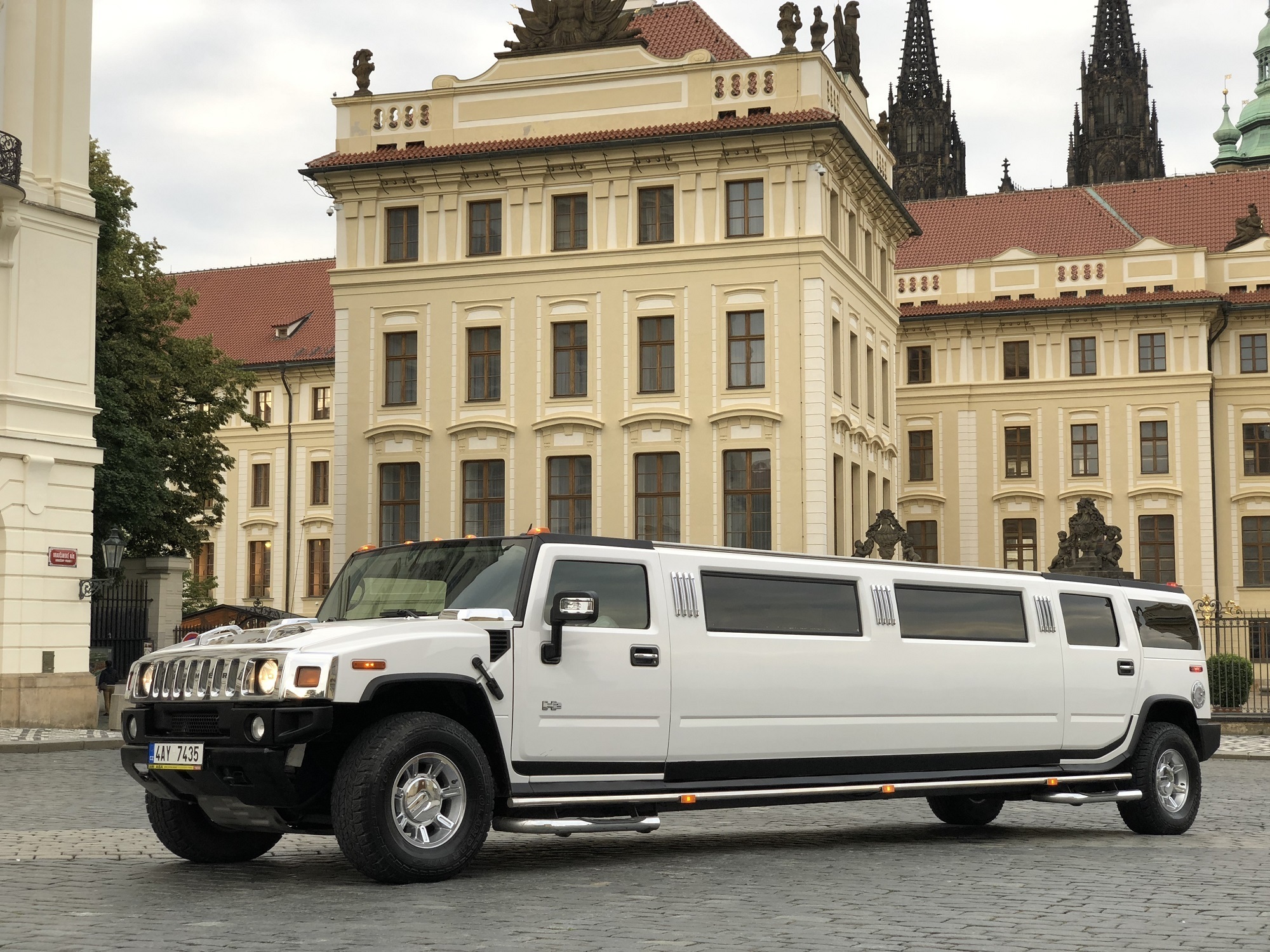 hummer_limousine_prague_profil_svatba_partydo_01jpg.jpg