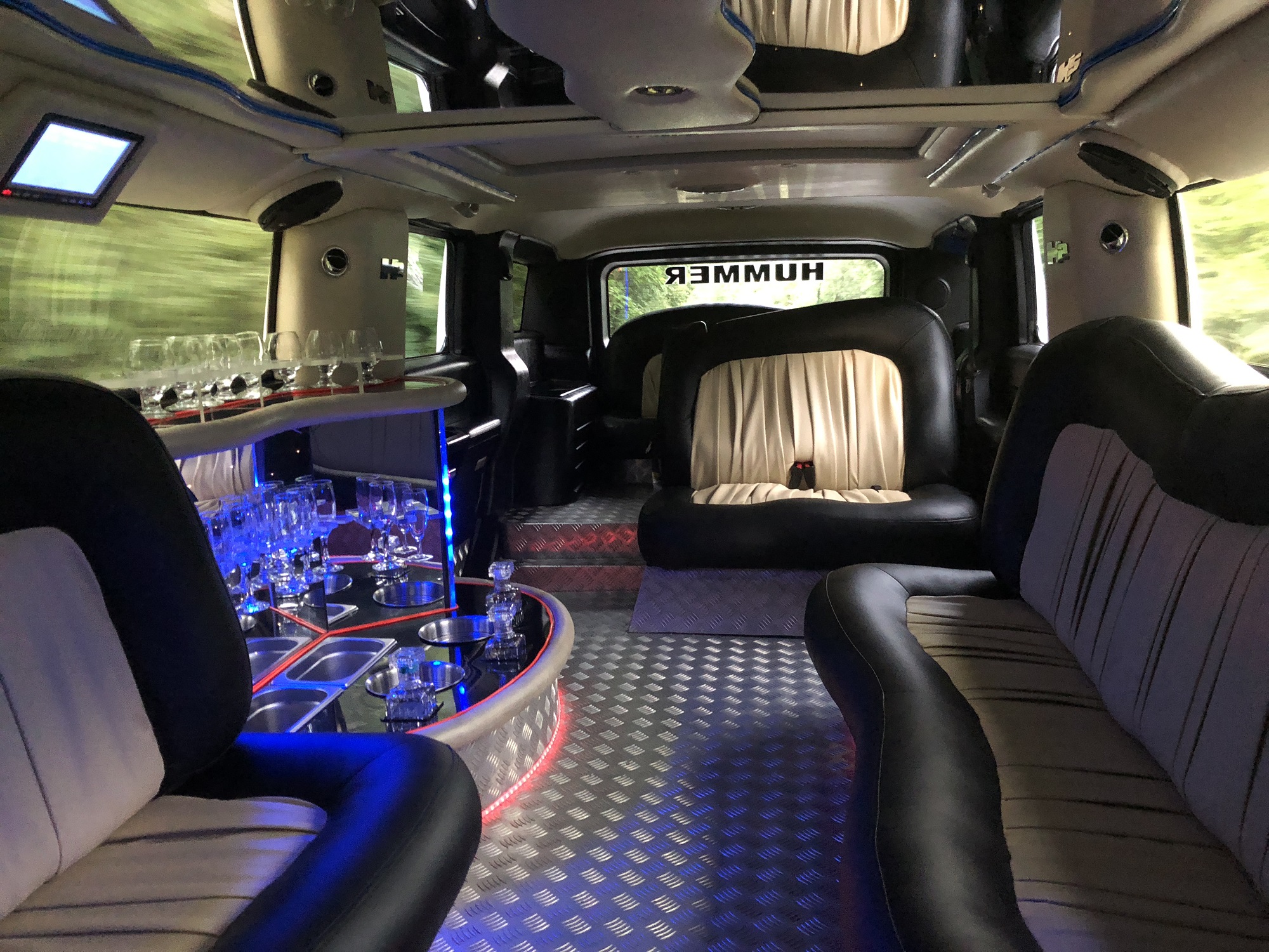 hummer_limousine_prague_profil_svatba_partydo_03jpg.jpg