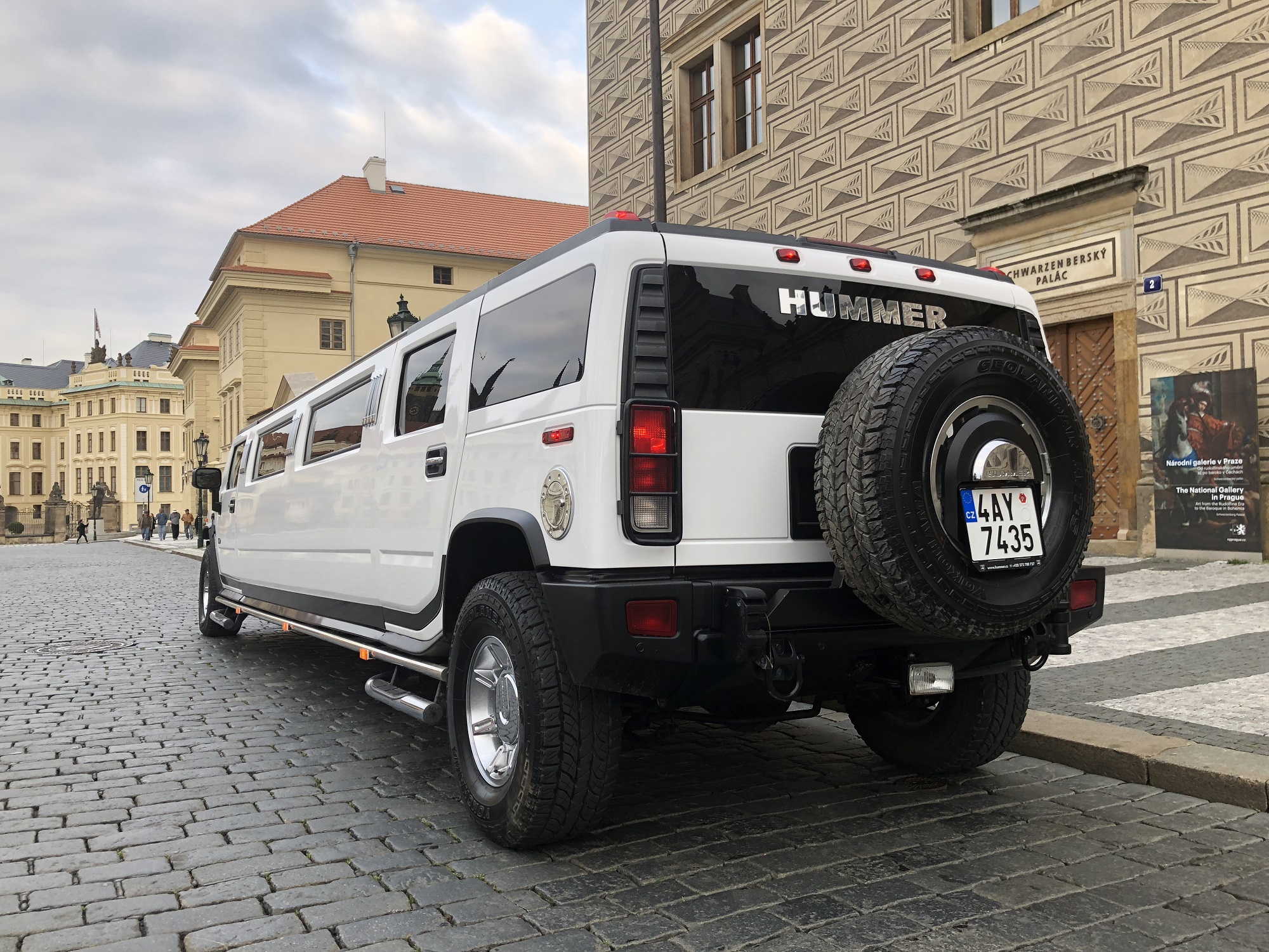 hummer_limousine_prague_profil_svatba_partydo_09jpg.jpg