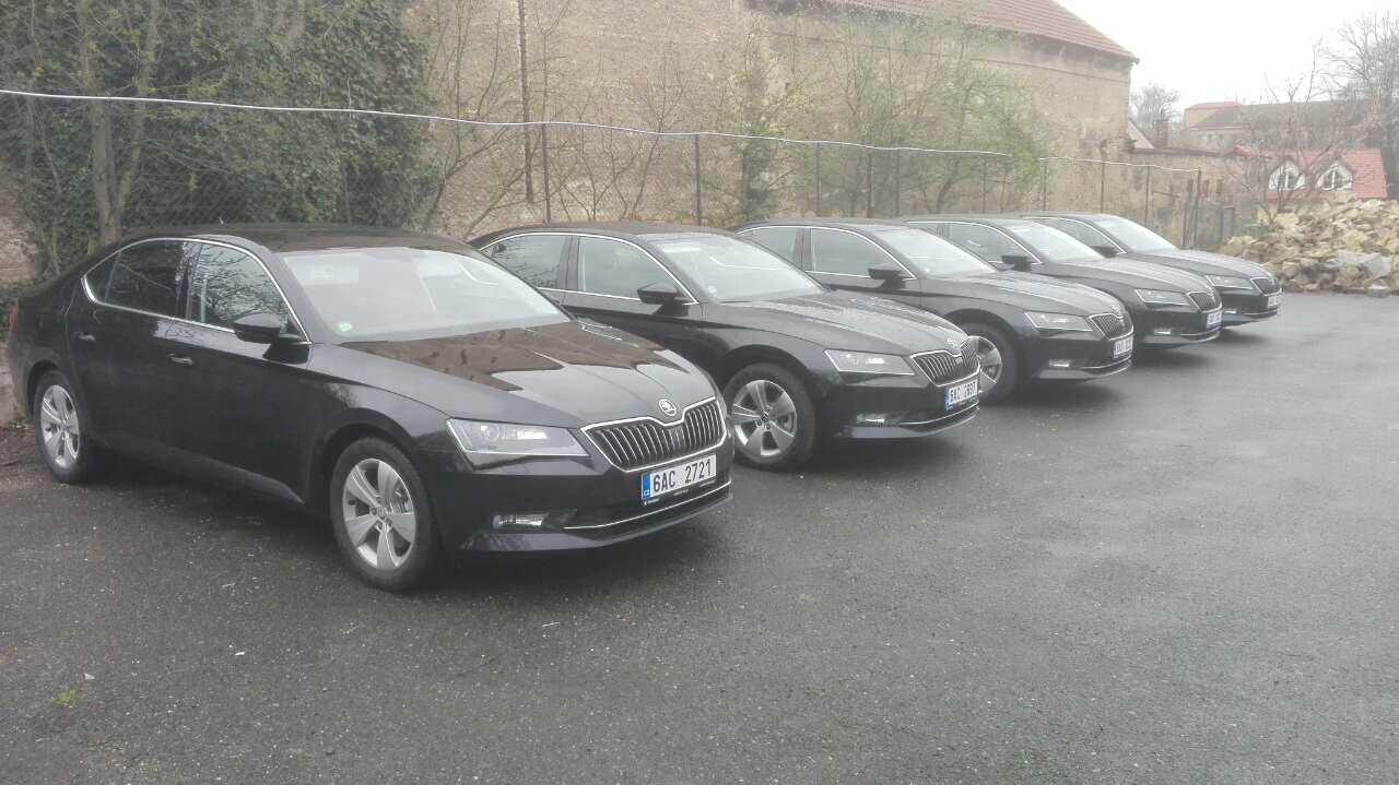 hummer_limousine_prague_profil_svatba_partydo_10jpg.jpg