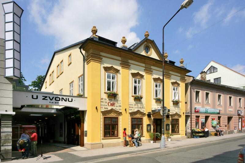 vse-na-jednom-miste-vrchlabi-18-hotel-z-ulicejpg.jpg