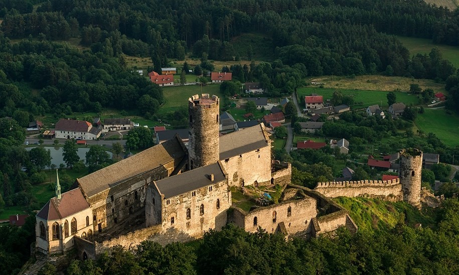 prostory-01-hrad-bezdezjpg.jpg
