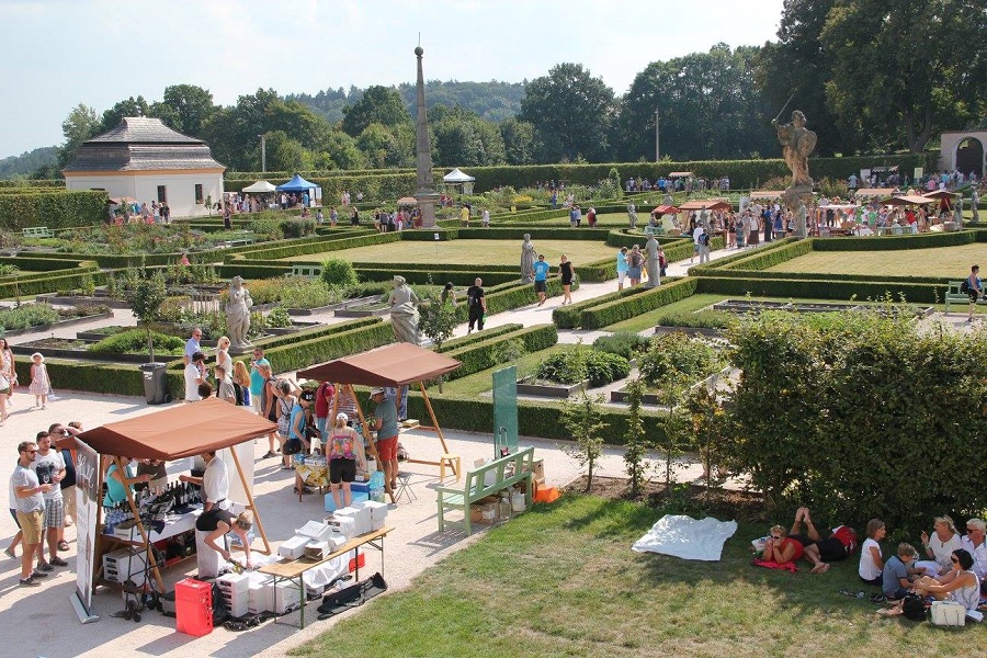 prostory-nachod-07-festival-v-zahradachjpg.jpg