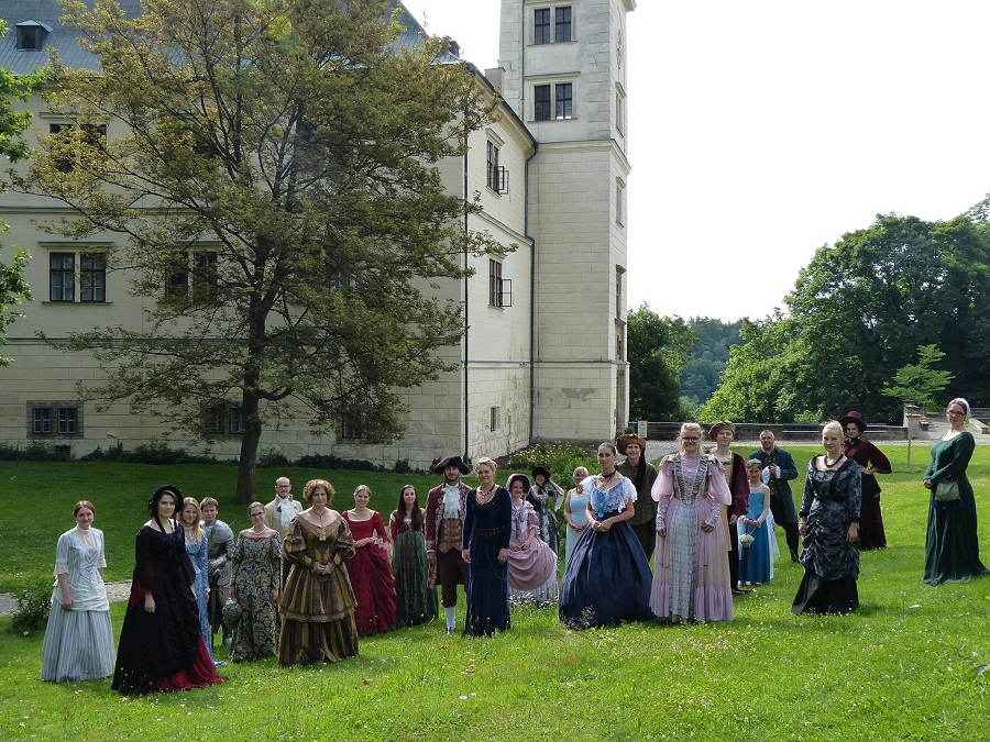 prostory-turnov-06-akce-v-kostymechjpg.jpg