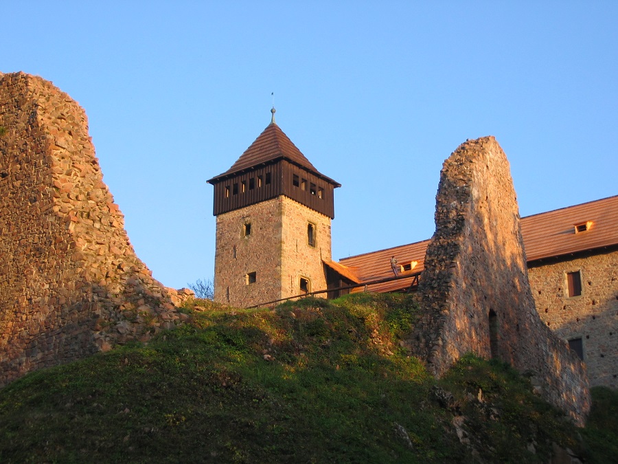 misto-na-svatbu-zamberk-04-palacova-vezjpg.jpg