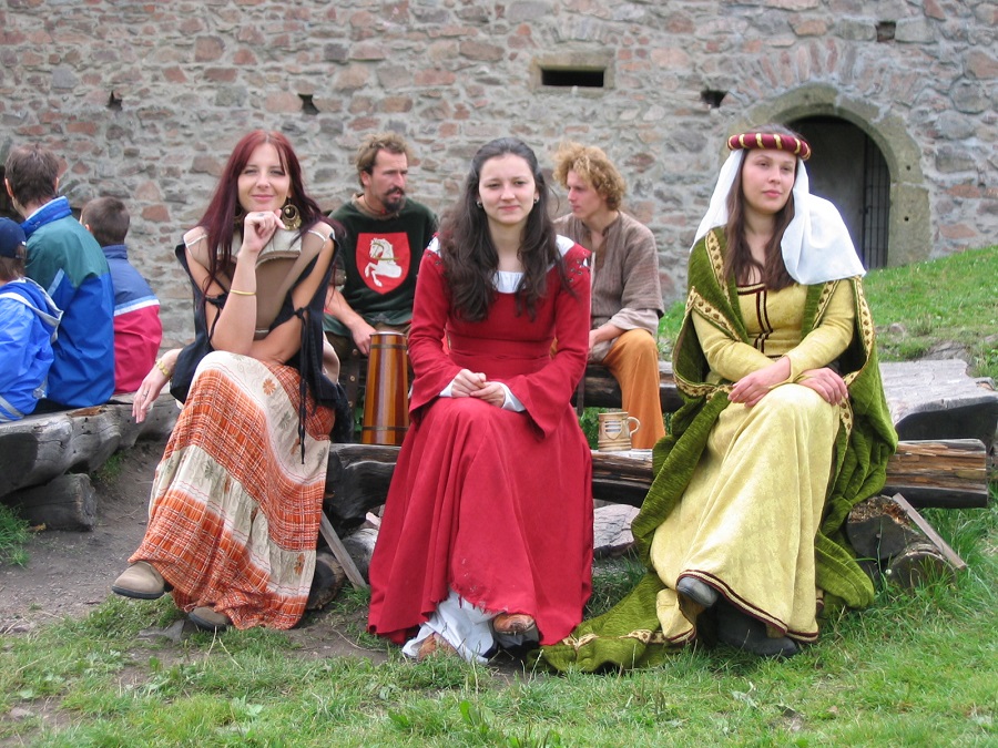 misto-na-svatbu-zamberk-06-turnaj-hradni-panijpg.jpg
