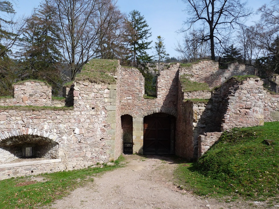 misto-na-svatbu-zamberk-09-hradni-branajpg.jpg