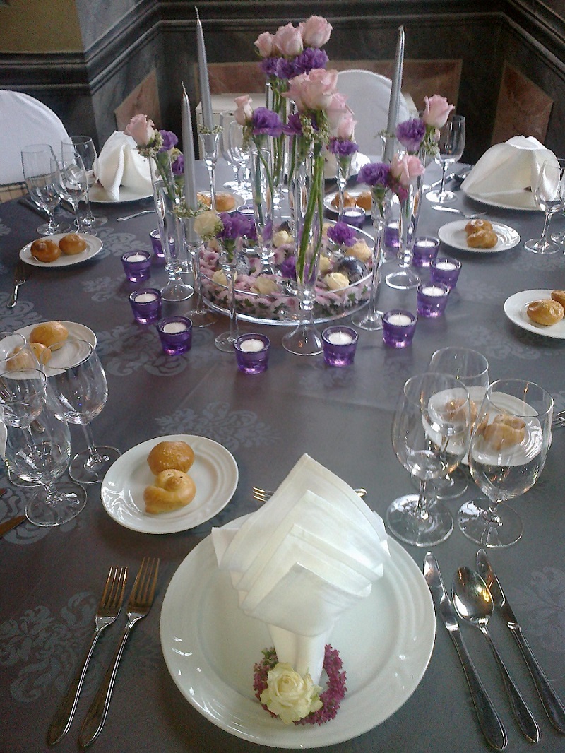 misto-na-svatbu-praha-catle-restaurant-02-svatebni-tabulejpg.jpg