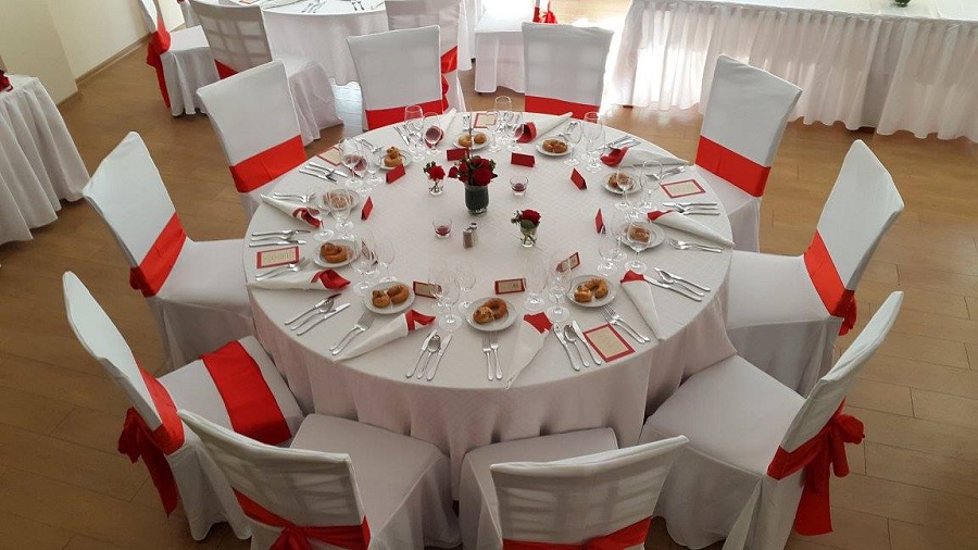 misto-na-svatbu-praha-catle-restaurant-03-prostirani-svatebnijpg.jpg