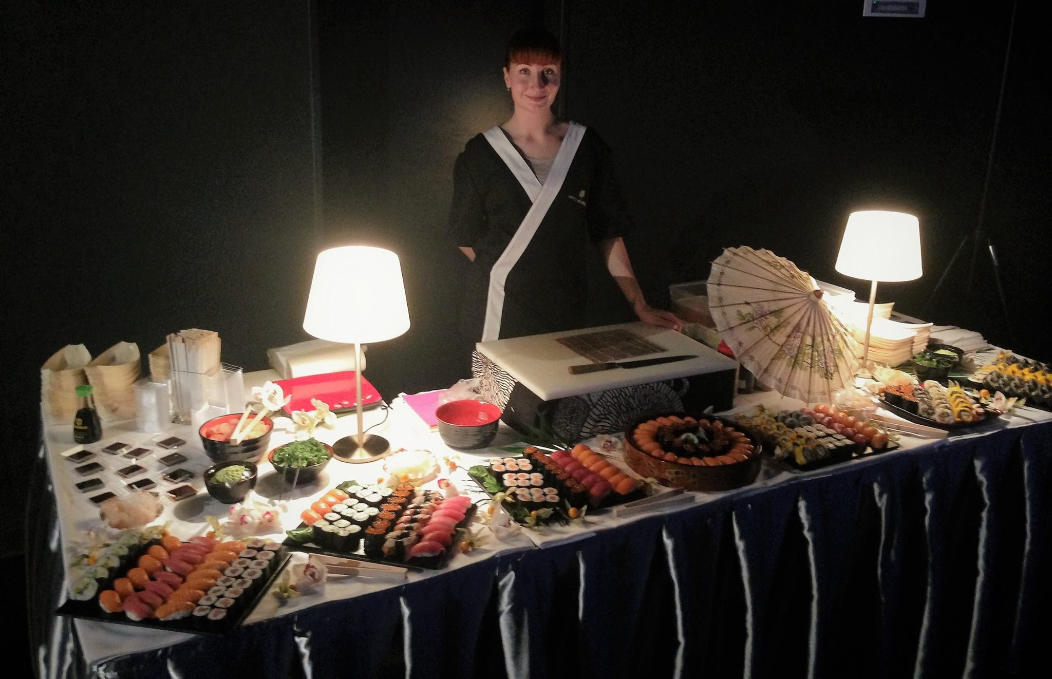 rozlucka-se-svobodou-praha-nyotaimori-06-sushi-bufetjpg.jpg