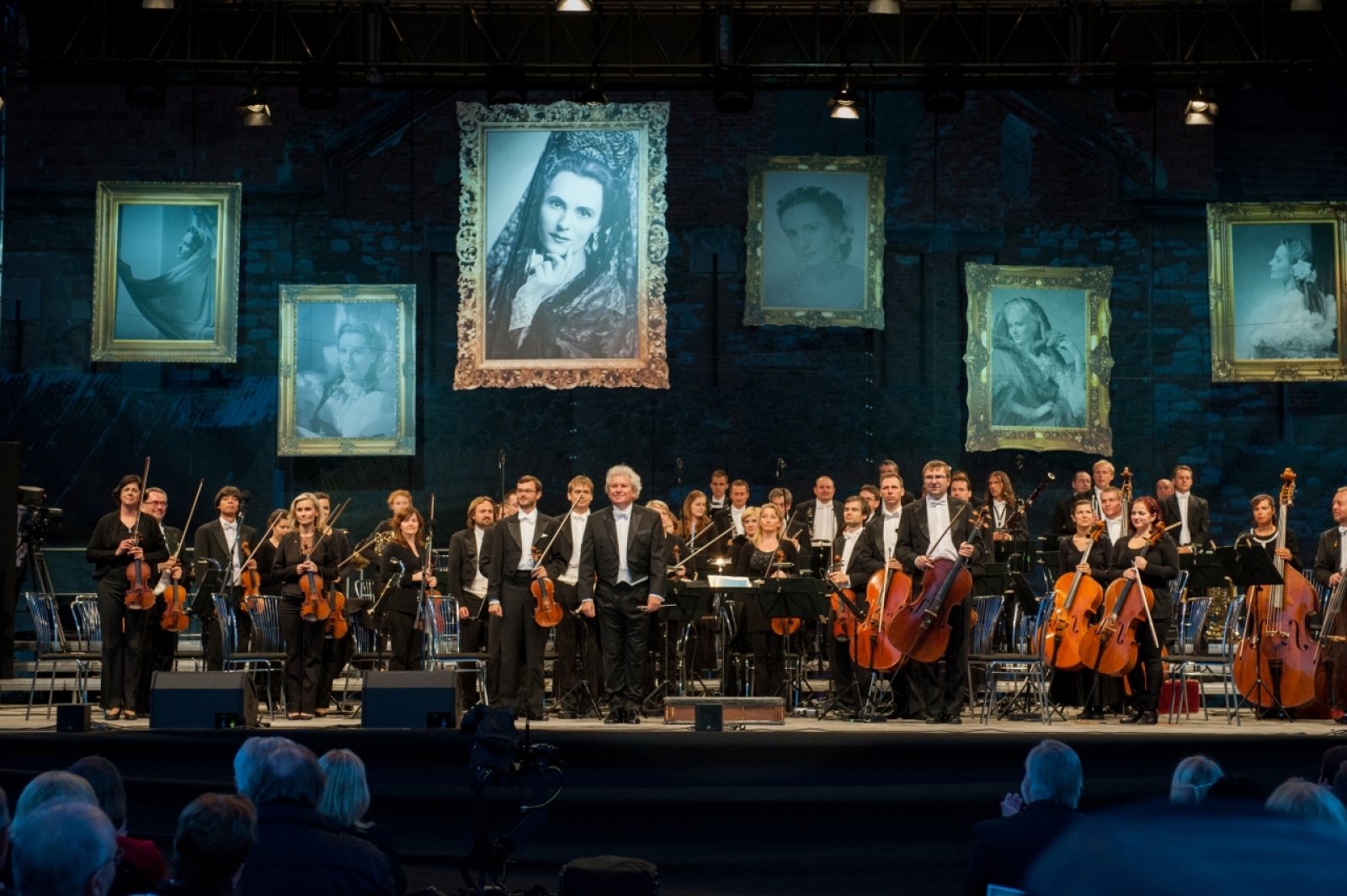 misto-na-svatbu-stredocesky-kraj-zamek-liten-06-orchestrjpg.jpg