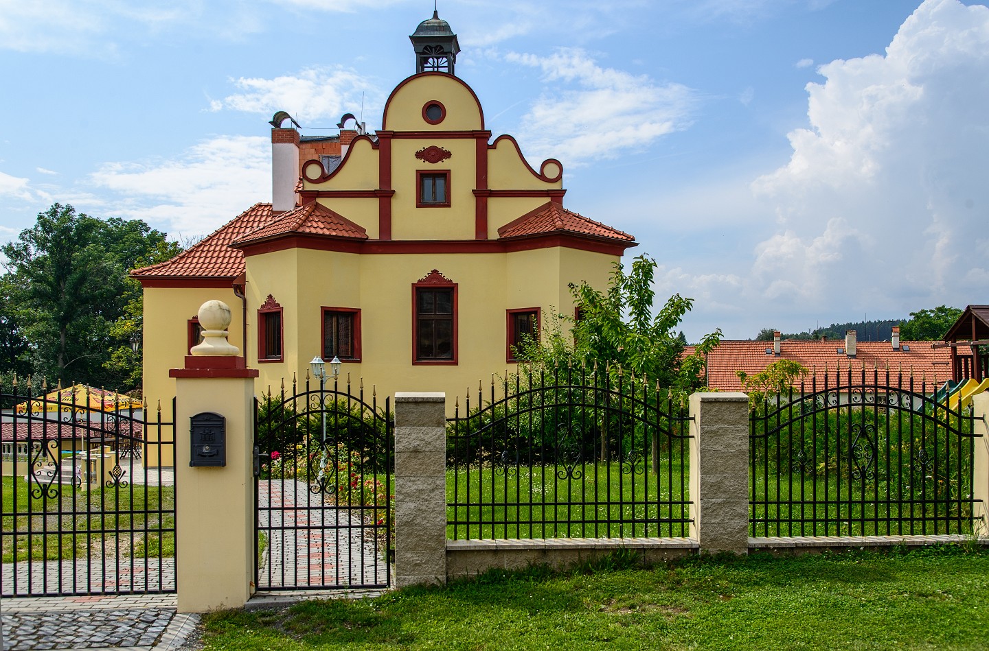 misto-na-obrad-sobeslav-zamek-bradlin-10-jarnijpg.jpg